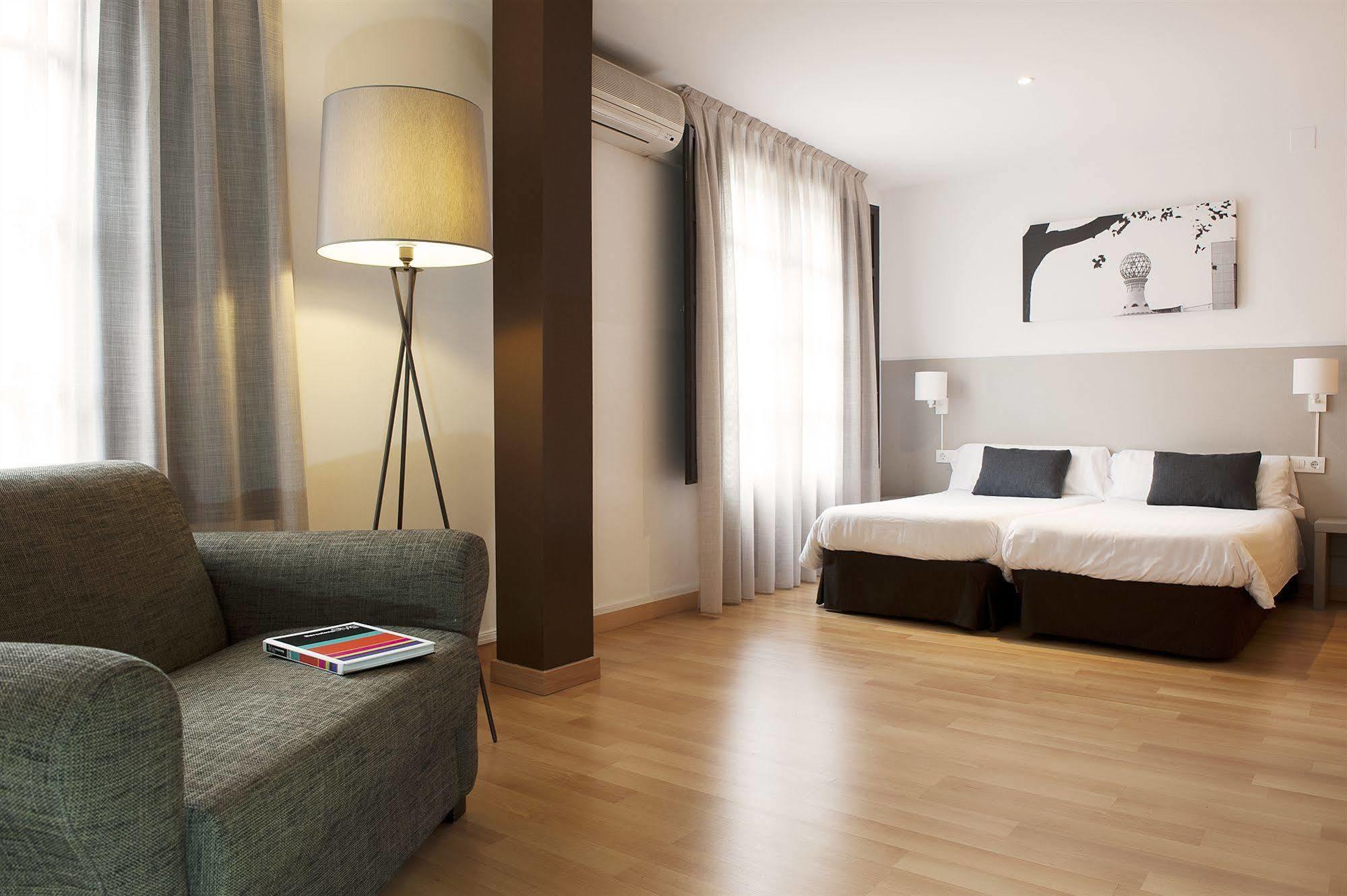 Aspasios Plaza Real Apartments Barcelona Cameră foto